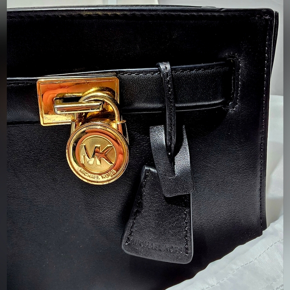 MICHAEL Michael Kors Hamilton Smooth Black Leather Crossbody Bag w/Gold Hardware - Picture 4 of 17
